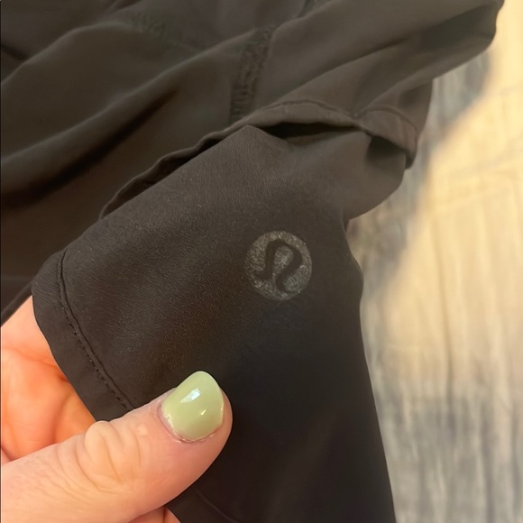 Lululemon Speed Up 2.5in - Picture 2 of 3